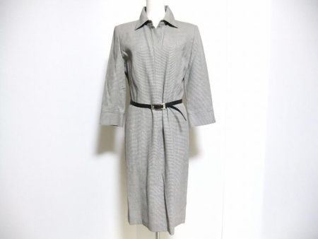 スタイルアップも叶う嬉しいベルト付き！パサデココのワンピースを買取しました