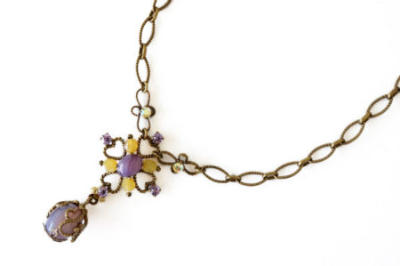 中央のパープルがポイント！サテリット ネックレスをお売りいただきました