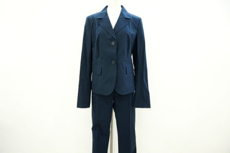 深みのある印象に決まる！チャールズ・ノーランのパンツスーツを買取しました