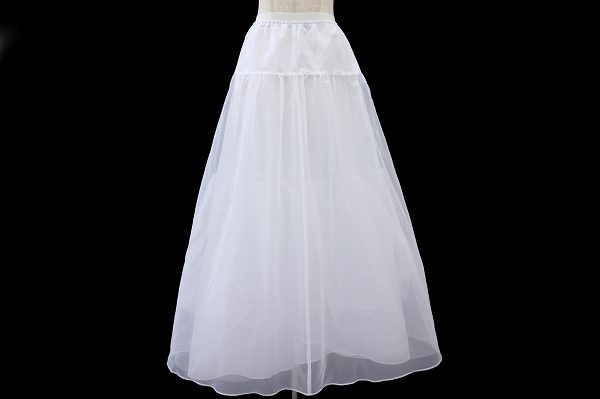 まるでウエディングドレスのよう！ラブリークイーンのスカートをお売りいただきました