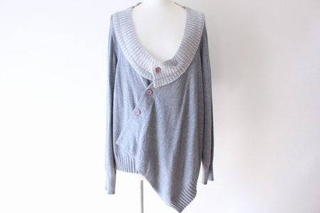 ほんのりラメがシャープな感じに仕上げてくれます！カワイオガタのカーディガンをお売りいただきました