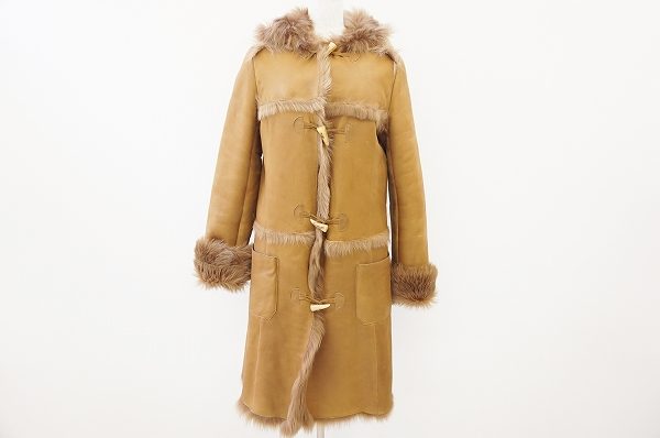 ムートン素材がレアなコートです！ポストの毛皮コートをお売りいただきました