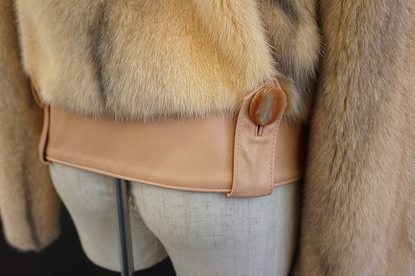 エレガントな印象を与えられる！ファーオッティーノの毛皮コートをお売りいただきました