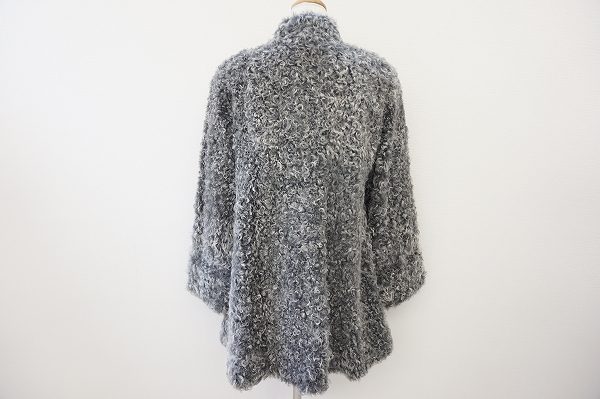 落ち着き感をゲットできるグレーが嬉しい！エンバの毛皮コートをお売りいただきました