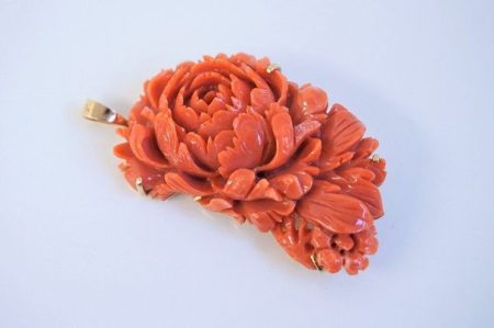 鮮やかコーラルで印象アップ！サンゴのブローチをお売りいただきました