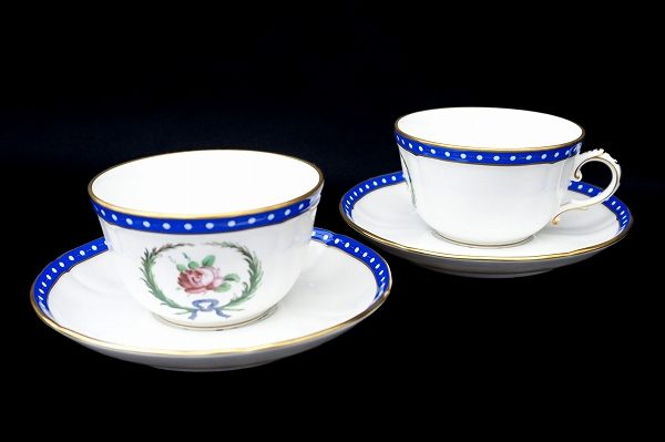 白×青の高級感溢れる雰囲気がgood！リチャード・ジノリ カップ＆ソーサー 2客を買取しました