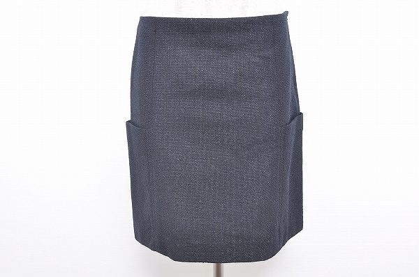 タイトで落ち着いたお色味ができる女を演出！アドーアのスカートを買取しました。