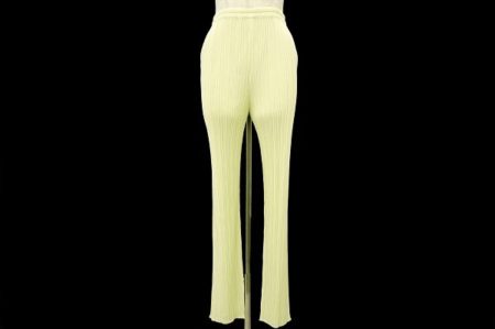 シュッとした足を演出してくれる注目アイテム！プリーツプリーズのパンツを買取しました