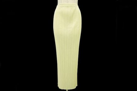 長めの丈でエレガントさもアップ！プリーツプリーズのスカートを買取しました
