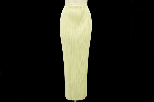 長めの丈でエレガントさもアップ！プリーツプリーズのスカートを買取しました