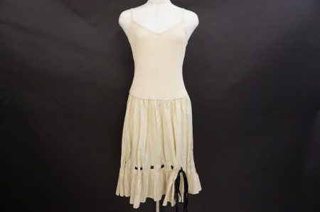 こだわりデザインがシックな雰囲気に！イクコのワンピースを買取しました