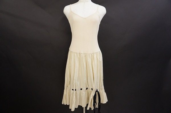 こだわりデザインがシックな雰囲気に！イクコのワンピースを買取しました