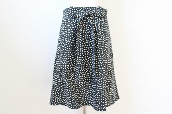 大量の洋服は運ばずに当店の出張買取で!ブルックスブラザーズのスカートを買取いたしました