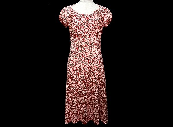 エレガントなシルク素材で高級感アップ！ハロッズのワンピースを買取しました