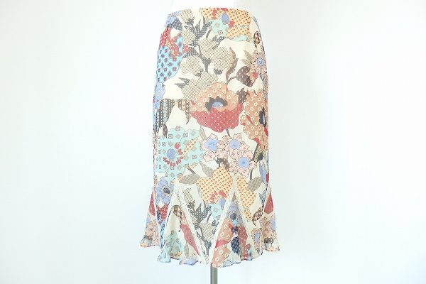 遠方の方でも気軽に査定サービスが利用できる、宅配買取を使ってエポカのスカートを買取いたしました