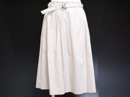 どんなトップスを持ってきても引き立つ！セオリーのスカートを買取しました
