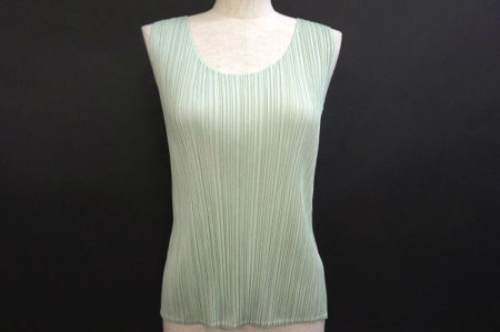 優しいグリーンで清らかさを演出！プリーツプリーズのカットソーを買取しました
