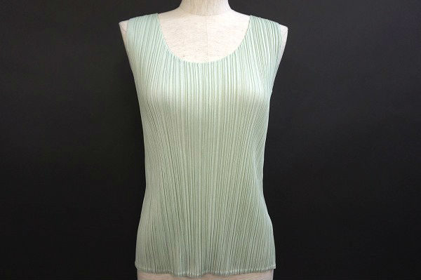 優しいグリーンで清らかさを演出!プリーツプリーズのカットソーを買取しました