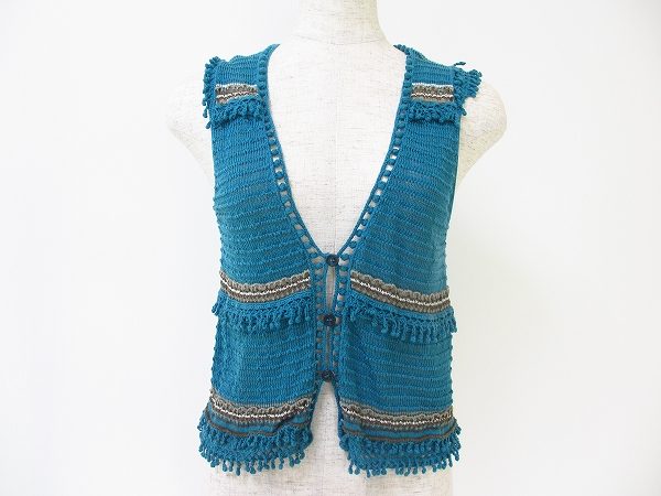 シンプルスタイルに合わせたい！ヒロコビスのベストを買取しました