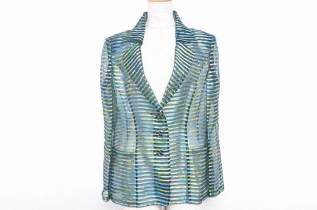 さわやかさが好印象に繋がる！銀座マギーのジャケットを買い取りしました