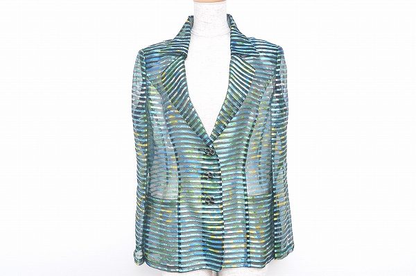 さわやかさが好印象に繋がる！銀座マギーのジャケットを買い取りしました