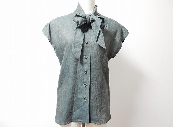 控えめカーキがきりっとした感じに仕上げる！ジュンアシダのシャツブラウスを買取しました