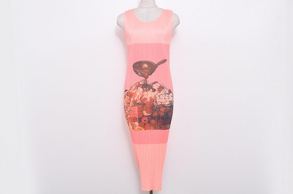 Iラインデザインでスリムな印象に!プリーツプリーズのワンピースを買取しました