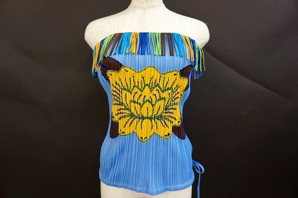 引き込まれそうなお花でインパクトを!プリーツプリーズのカットソーを買取しました