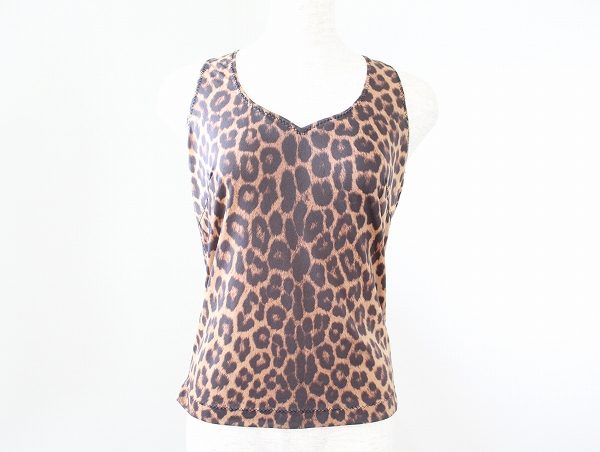 クールビューティに決まる!伊太利屋のタンクトップをお売りいただきました