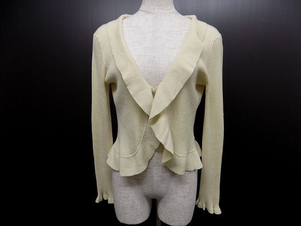 存在感のあるフリルでエレガントな雰囲気を!イクコのカーディガンを買取しました