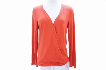 お顔のトーンも上げてくれる！イクコ カーディガンを買取しました