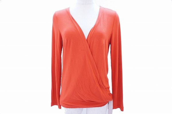 お顔のトーンも上げてくれる!イクコ カーディガンを買取しました