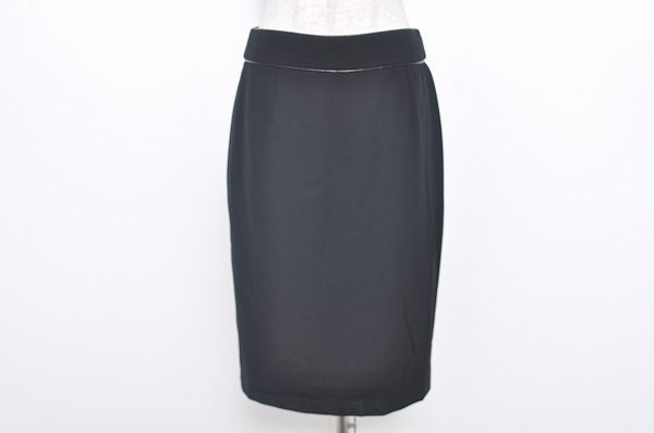 知的でカッコよいスタイルの出来上がり！銀座マギー スカートを買取しました
