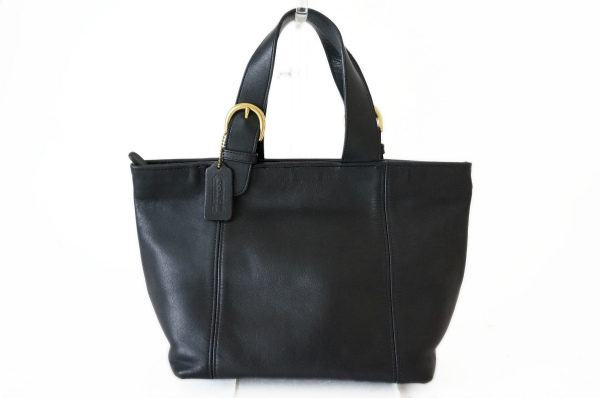 黒×ゴールドのバランスが高級感を演出！コーチのハンドバッグを買取しました