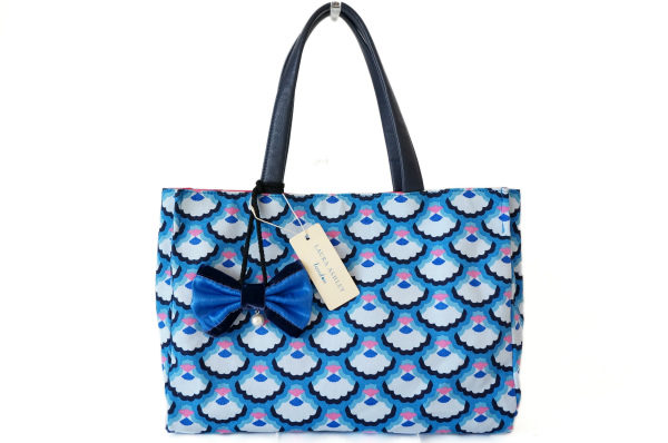 涼し気な絵柄がスタイリッシュさもプラス！ローラアシュレイのトートバッグを買取しました