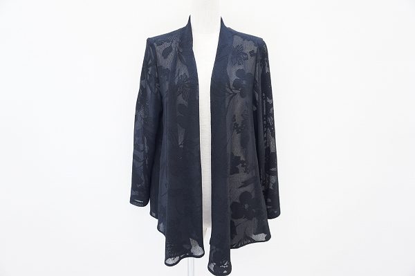 パッと気軽に羽織れるのがポイント!ヒトシタムラのカーディガンをお売りいただきました