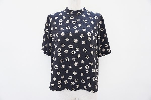 合わせやすいカラーネイビーがポイント!ヒトシタムラのカットソーを買取しました