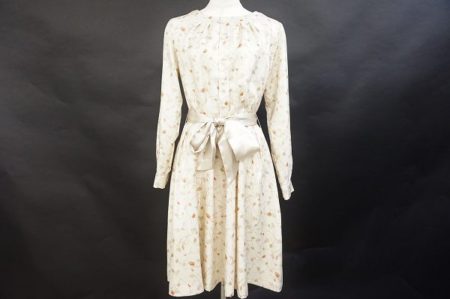 柔らかい印象に仕上げてくれる1着です！ハロッズのワンピースを買取しました