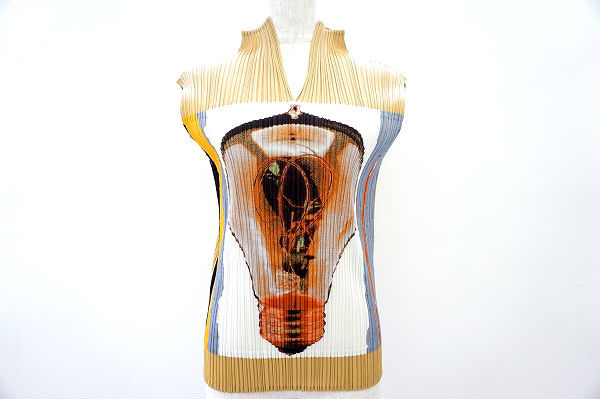 パッと目を惹くデザインでシックに決まる!プリーツプリーズイッセイミヤケ カットソーを買取しました