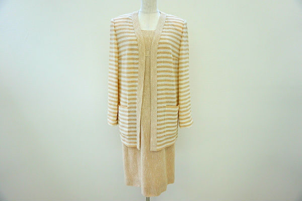 いろいろなアイテムと組み合わせやすいベージュカラー！ジュンアシダのワンピーススーツを買取しました