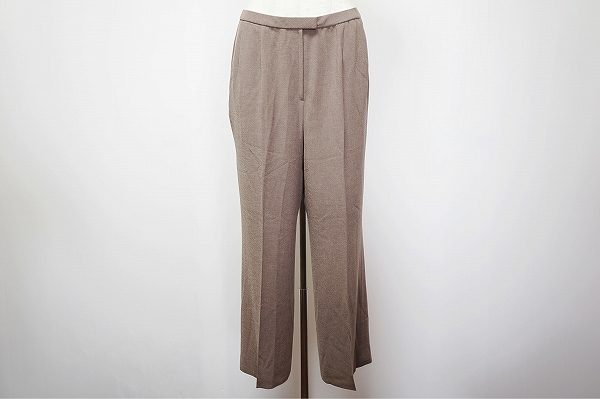 ビジネスライクな場面にも使いやすい！レリアンのパンツを買取しました
