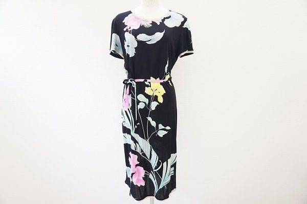 はっきりとしたお花柄がゴージャス！レオナールのワンピースを買取しました