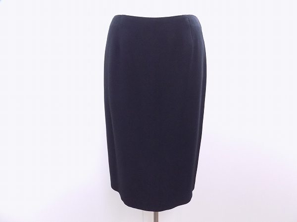 お仕事シーンからプライベートまで幅広く使える！エンポリオアルマーニ スカート を買取しました