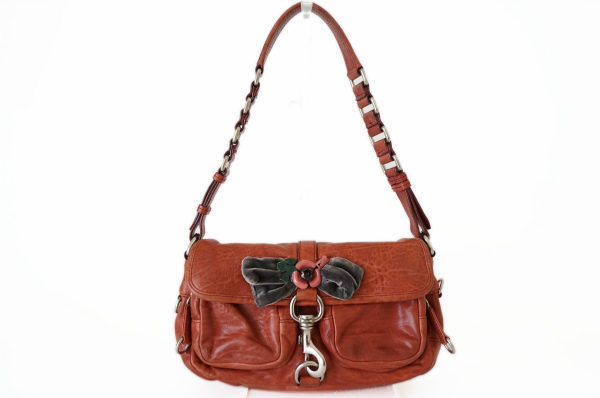 コンパクトサイズで使いやすい！ミュウミュウののレザーショルダーバッグを買取しました