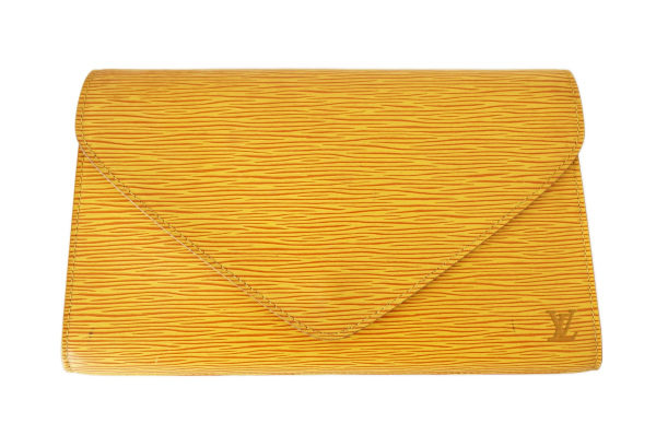 持ち物もカラフルで明るく元気な印象に！ルイ・ヴィトン エピクラッチバッグを買取しました