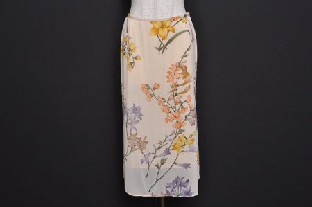 本物のような繊細さが光る！レオナールのスカートを買取しました