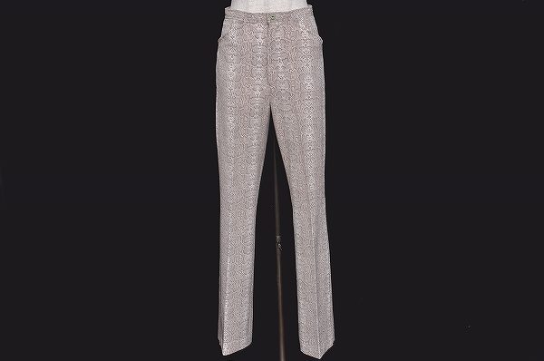 どこかカッコよく決まる!伊太利屋のヘビ柄パンツをお売りいただきました