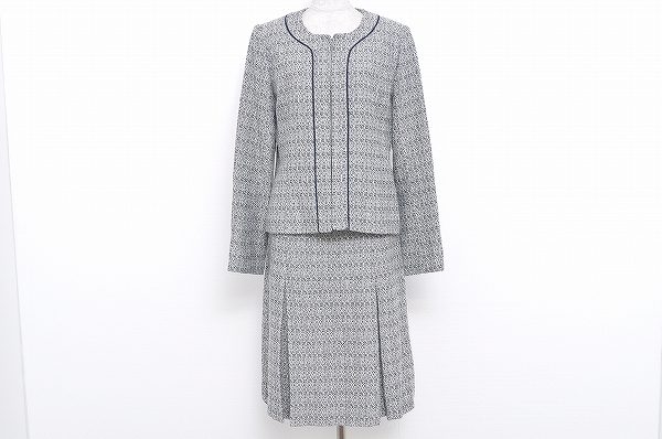 キラキララメがエレガントな印象にしてくれます！ローラアシュレイ ツィード スカートスーツを買取しました