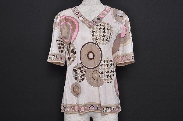 シックな柄が落ち着いた雰囲気をプラス！レオナールのカットソーを買取しました