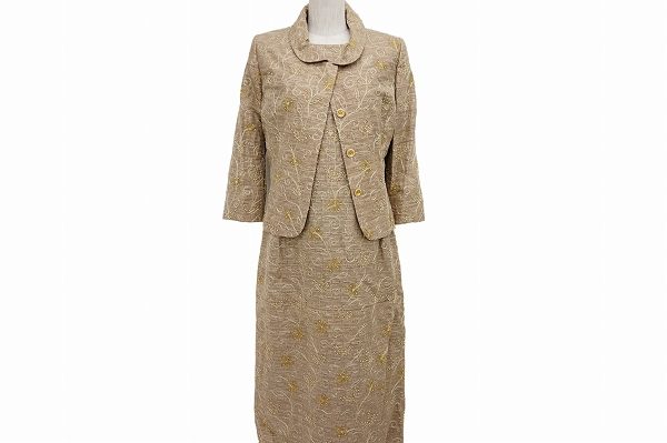 1セットは持っておきたい！十仁プラザ ワンピーススーツをお売りいただきました